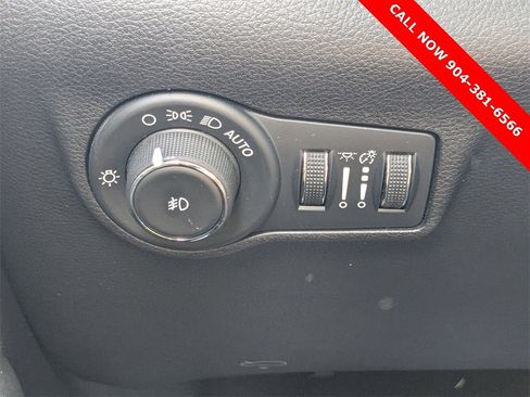 Used 2024 Jeep Compass Latitude image 23