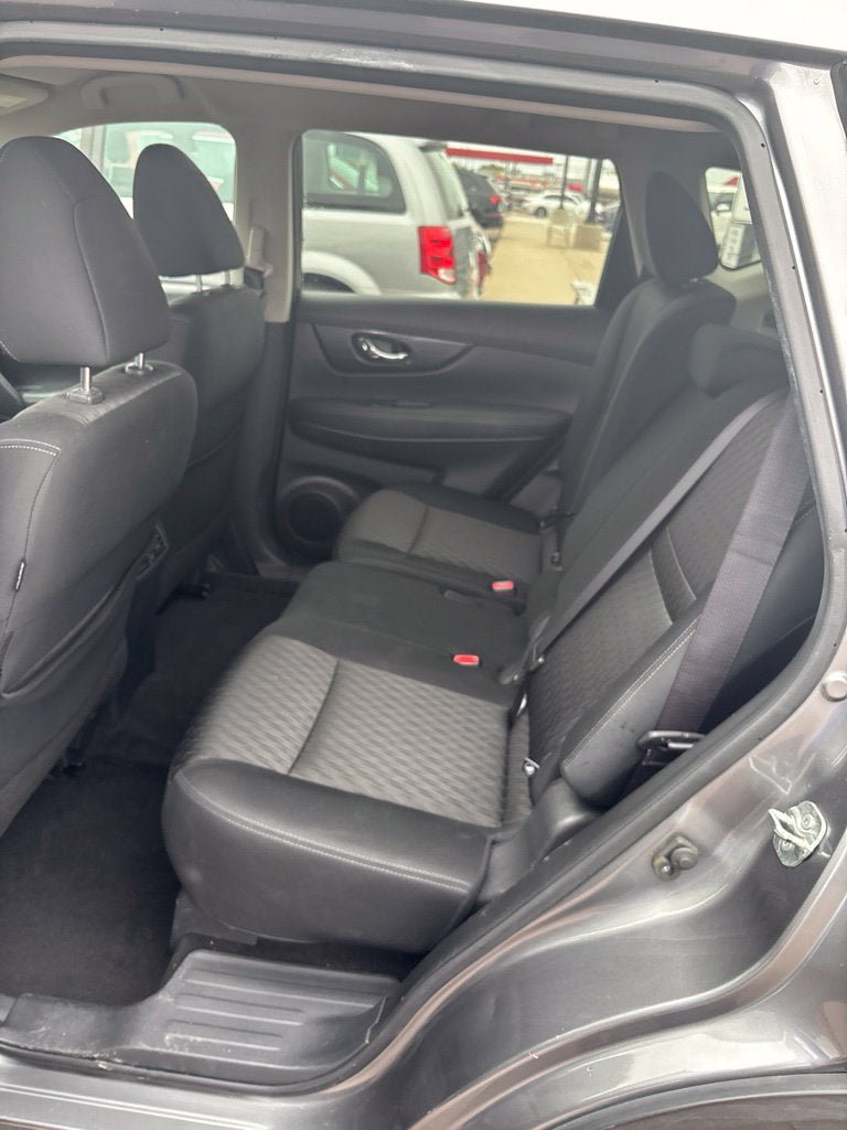 Used 2017 Nissan Rogue SV AWD/4WD image 22