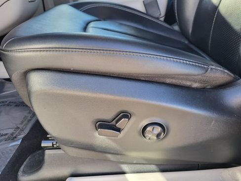 Certified 2024 Chrysler Pacifica Limited FWD image 17