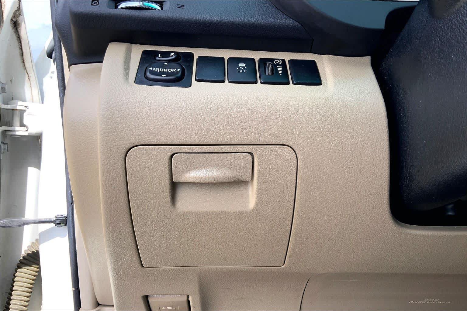 Used 2012 Toyota Highlander FWD image 32
