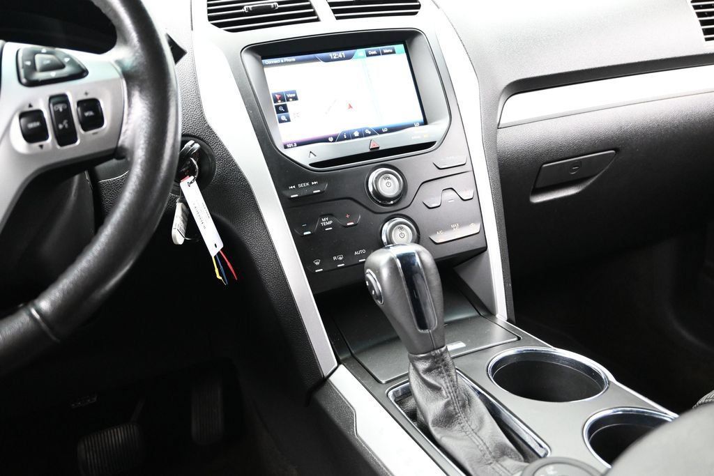 Used 2013 Ford Explorer XLT AWD/4WD image 41