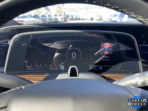 Used 2024 Cadillac Escalade Premium Luxury image 21