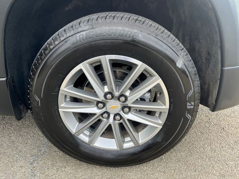 Used 2023 Chevrolet Traverse LT image 30