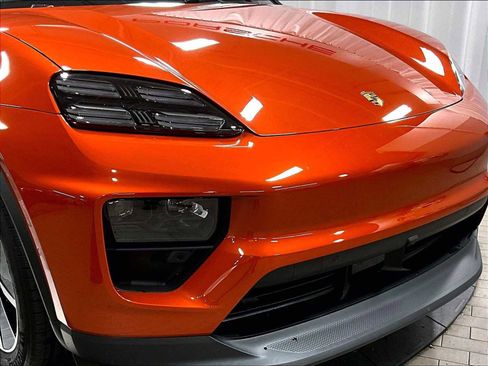 Used 2025 Porsche Macan Electric image 33