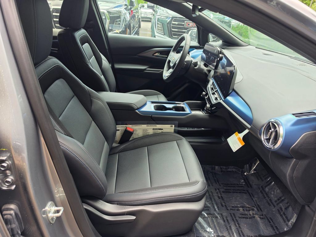 New 2026 Chevrolet Equinox EV LT AWD/4WD image 11