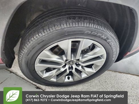 Used 2021 Toyota RAV4 XLE Premium AWD/4WD image 32