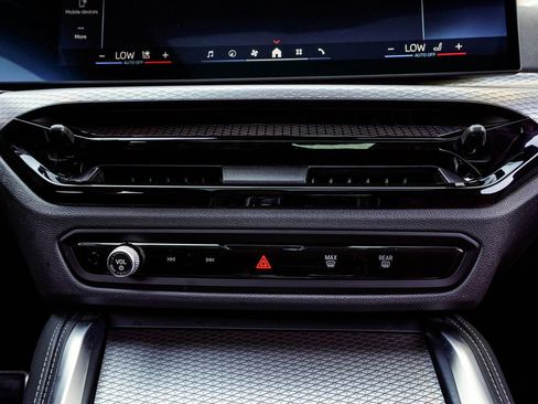 Used 2025 BMW M440i Coupe w/ Premium Package image 24