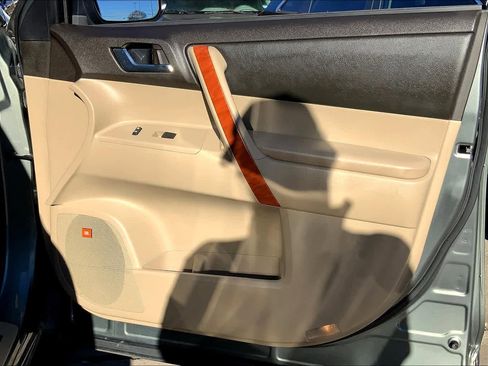 Used 2010 Toyota Highlander Limited image 21