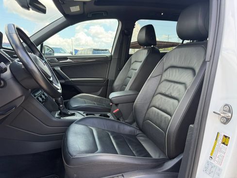 Used 2018 Volkswagen Tiguan SEL Premium w/ R-Line Package FWD image 10