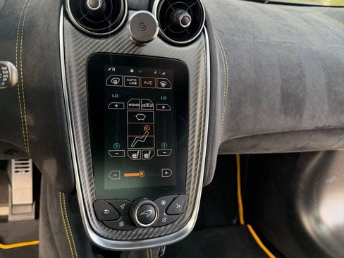 Used 2020 McLaren 600LT Spider RWD image 39