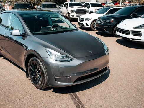 Used 2021 Tesla Model Y 2WD image 12