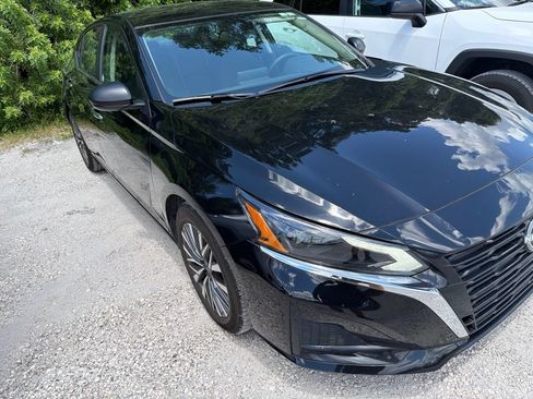 Used 2025 Nissan Altima 2.5 SV FWD image 9