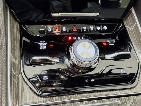 Used 2022 Jeep Wagoneer Series III w/ Premium Group I image 10