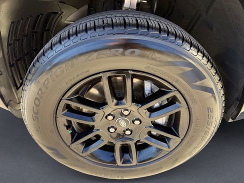 Used 2025 Land Rover Defender 110 X-Dynamic SE image 11