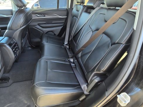 Used 2023 Jeep Grand Cherokee Limited w/ Trailer Tow Prep Group (B) image 17