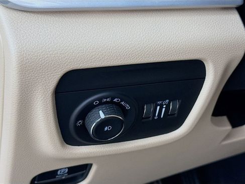 New 2025 Jeep Grand Cherokee Limited image 18