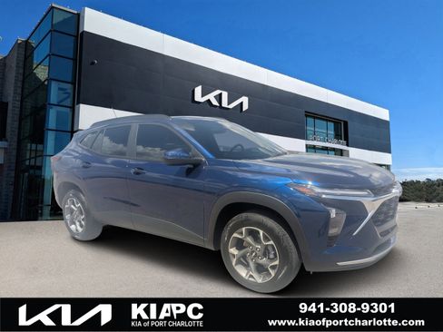 Used 2024 Chevrolet Trax LT w/ Driver Confidence Package image 1