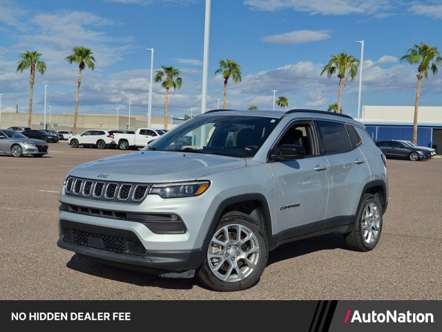 Used 2024 Jeep Compass Latitude w/ Sun and Sound Group AWD/4WD image 1