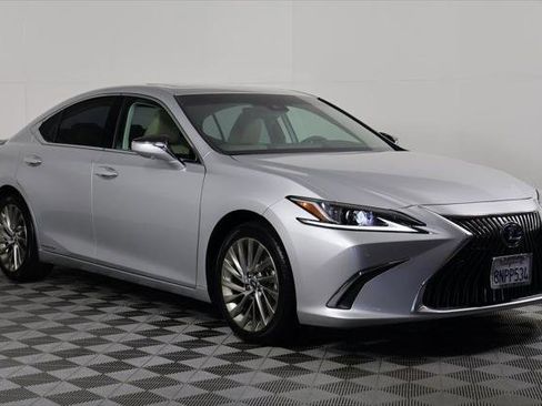 Certified 2020 Lexus ES 300h w/ Accessory Package FWD image 3