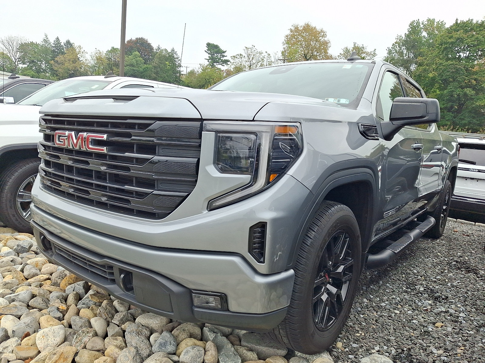 Used 2023 GMC Sierra 1500 Elevation AWD/4WD image 3
