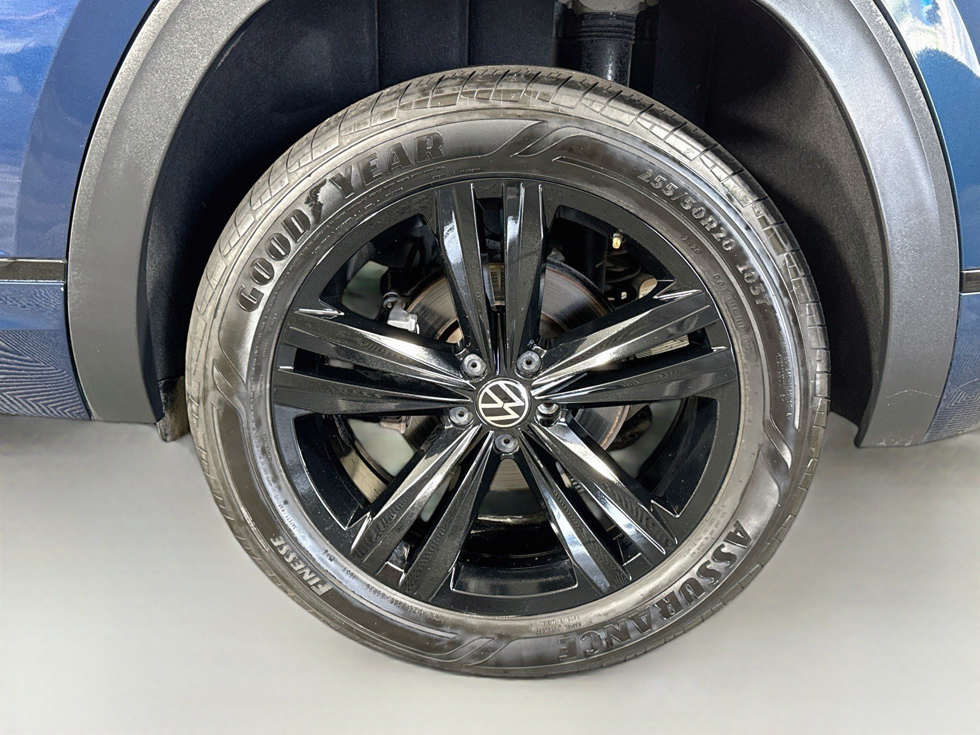 Used 2023 Volkswagen Atlas Cross Sport SEL R-Line AWD/4WD image 37