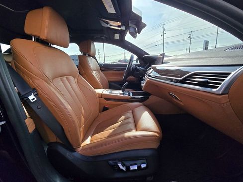 Used 2021 BMW 740i xDrive w/ M Sport Package AWD/4WD image 19