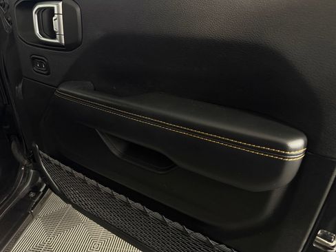 Certified 2025 Jeep Wrangler Unlimited Sahara AWD/4WD image 32