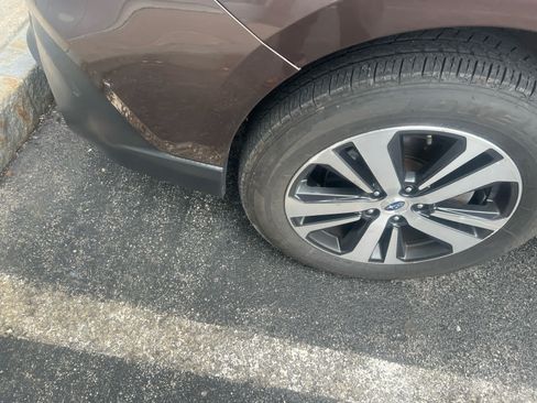 Used 2019 Subaru Outback 2.5i Limited AWD/4WD image 2