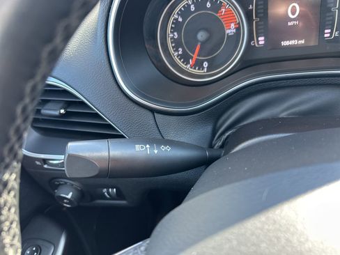 Used 2019 Jeep Cherokee Latitude w/ Cold Weather Group image 39