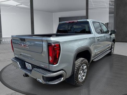 Used 2024 GMC Sierra 1500 AT4 w/ Technology Package AWD/4WD image 5
