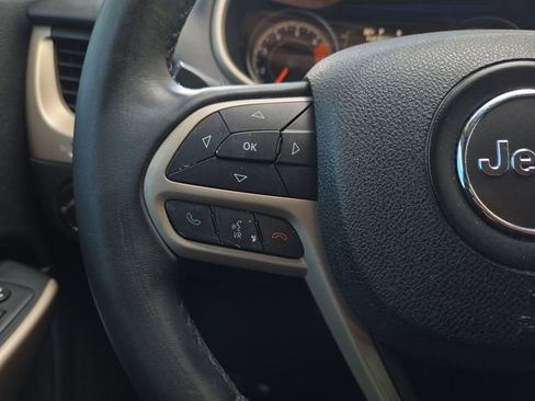 Used 2017 Jeep Cherokee Latitude FWD image 19