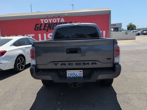 Used 2021 Toyota Tacoma TRD Off-Road w/ Technology Package AWD/4WD image 4