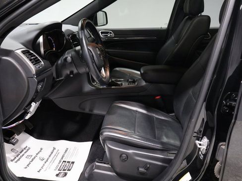 Certified 2021 Jeep Grand Cherokee Limited w/ Luxury Group II image 12