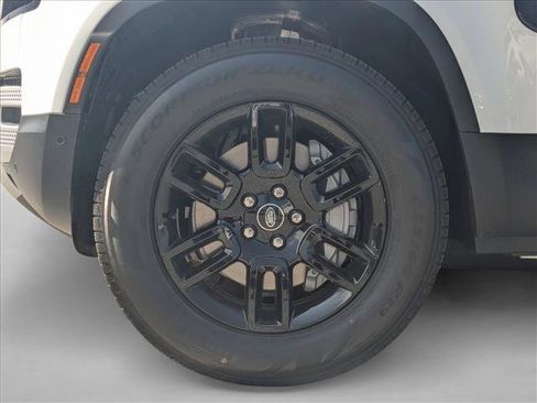 Used 2025 Land Rover Defender 110 S image 10