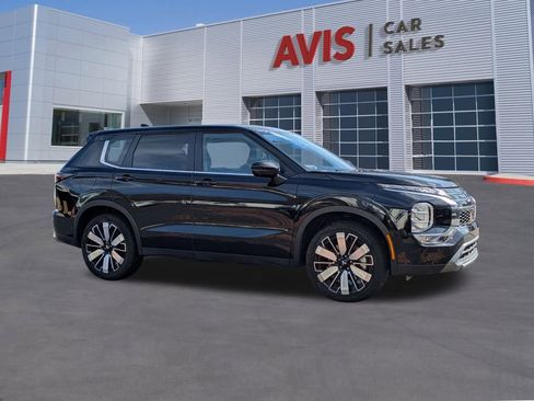 Used 2025 Mitsubishi Outlander SE image 5