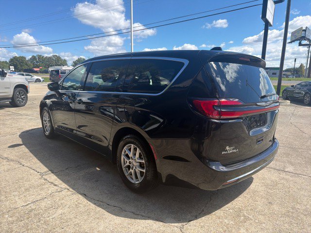 Used 2023 Chrysler Pacifica Touring FWD image 7