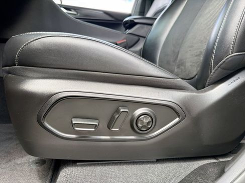 Used 2025 Jeep Grand Cherokee Altitude RWD image 14