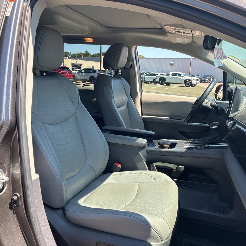 Certified 2024 Toyota Sienna Limited AWD/4WD image 6