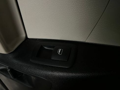 Used 2023 Chrysler Pacifica Touring-L FWD image 34