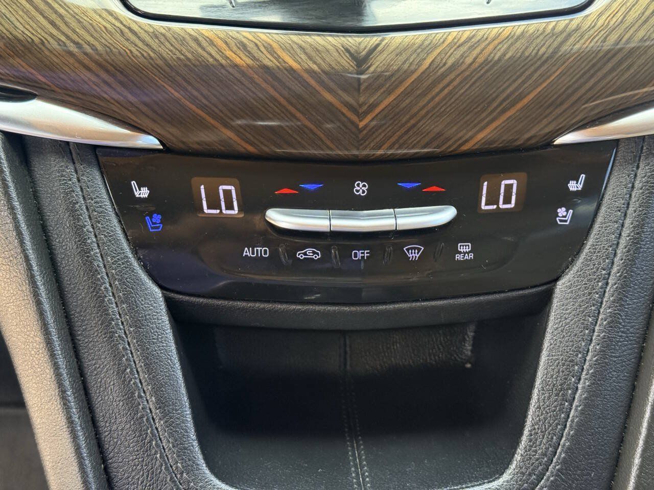 Used 2021 Cadillac XT6 Premium Luxury w/ Platinum Package AWD/4WD image 25