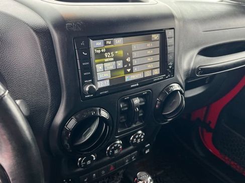 Used 2015 Jeep Wrangler Unlimited Sahara w/ Quick Order Package 24X AWD/4WD image 22