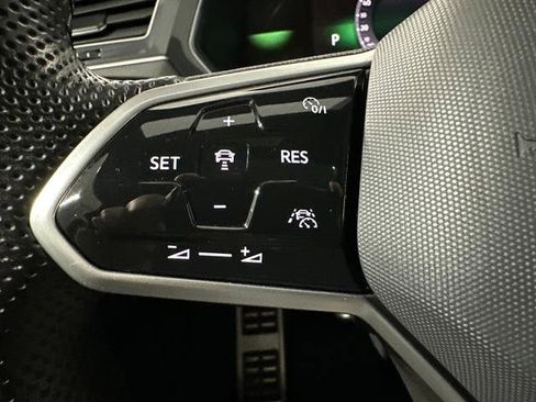 Certified 2024 Volkswagen Tiguan SE R-Line image 32