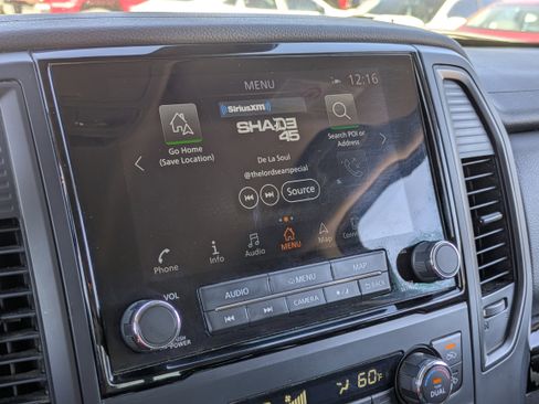 Used 2022 Nissan Titan SV w/ SV Convenience Package image 21