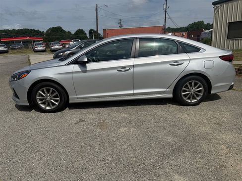 Used 2019 Hyundai Sonata SE FWD image 2