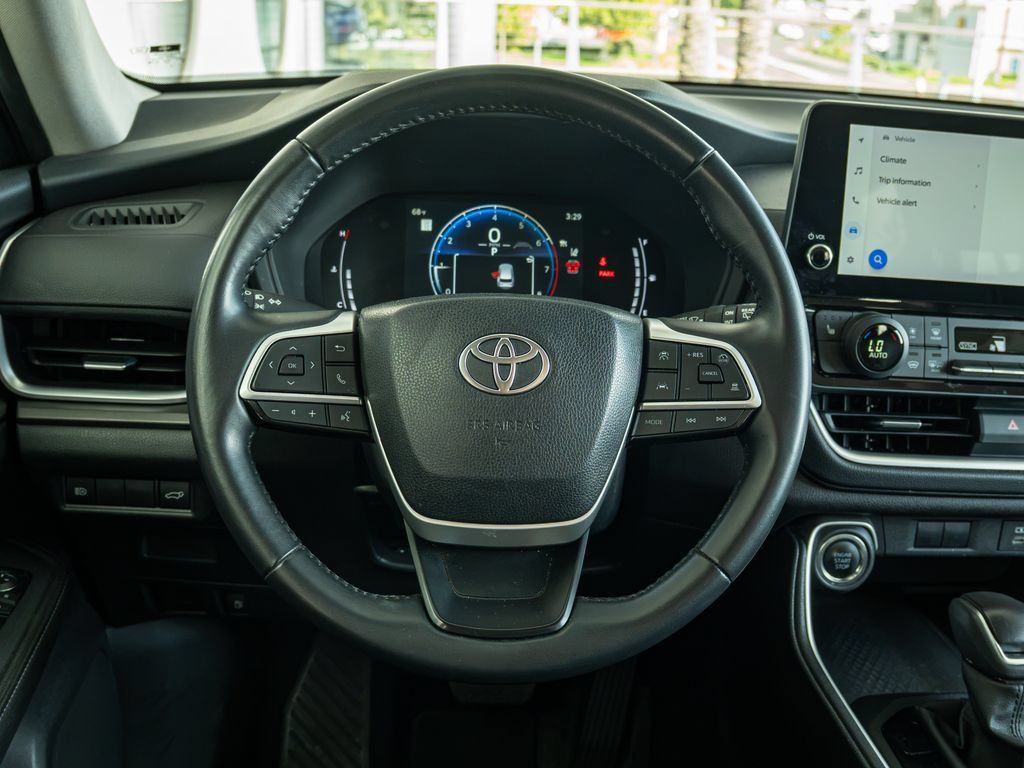 Used 2025 Toyota Grand Highlander FWD image 13