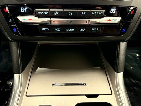 Used 2020 Ford Explorer Platinum w/ Premium Technology Package image 40