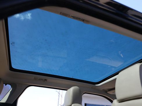 Used 2017 Land Rover Range Rover Evoque SE image 23