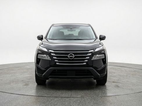 Used 2025 Nissan Rogue SV FWD image 2