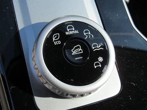 New 2025 Mitsubishi Outlander SE image 22