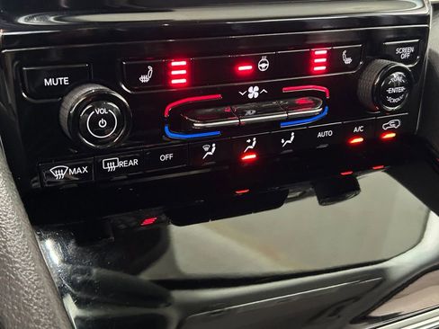 Used 2023 Jeep Grand Cherokee Limited image 53